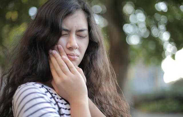 Get Rid of a Toothache Fast â Causes & Best Home Remedies