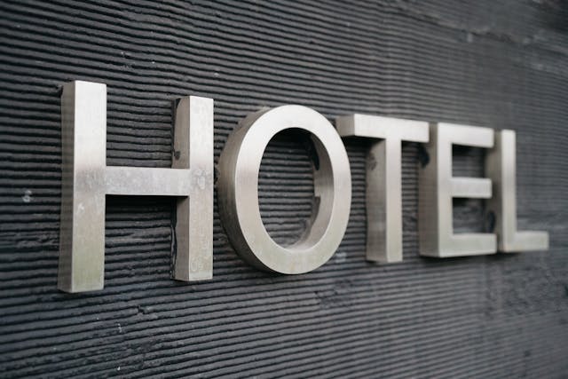 20+ Best Hotel Booking Websites And Apps For 2025